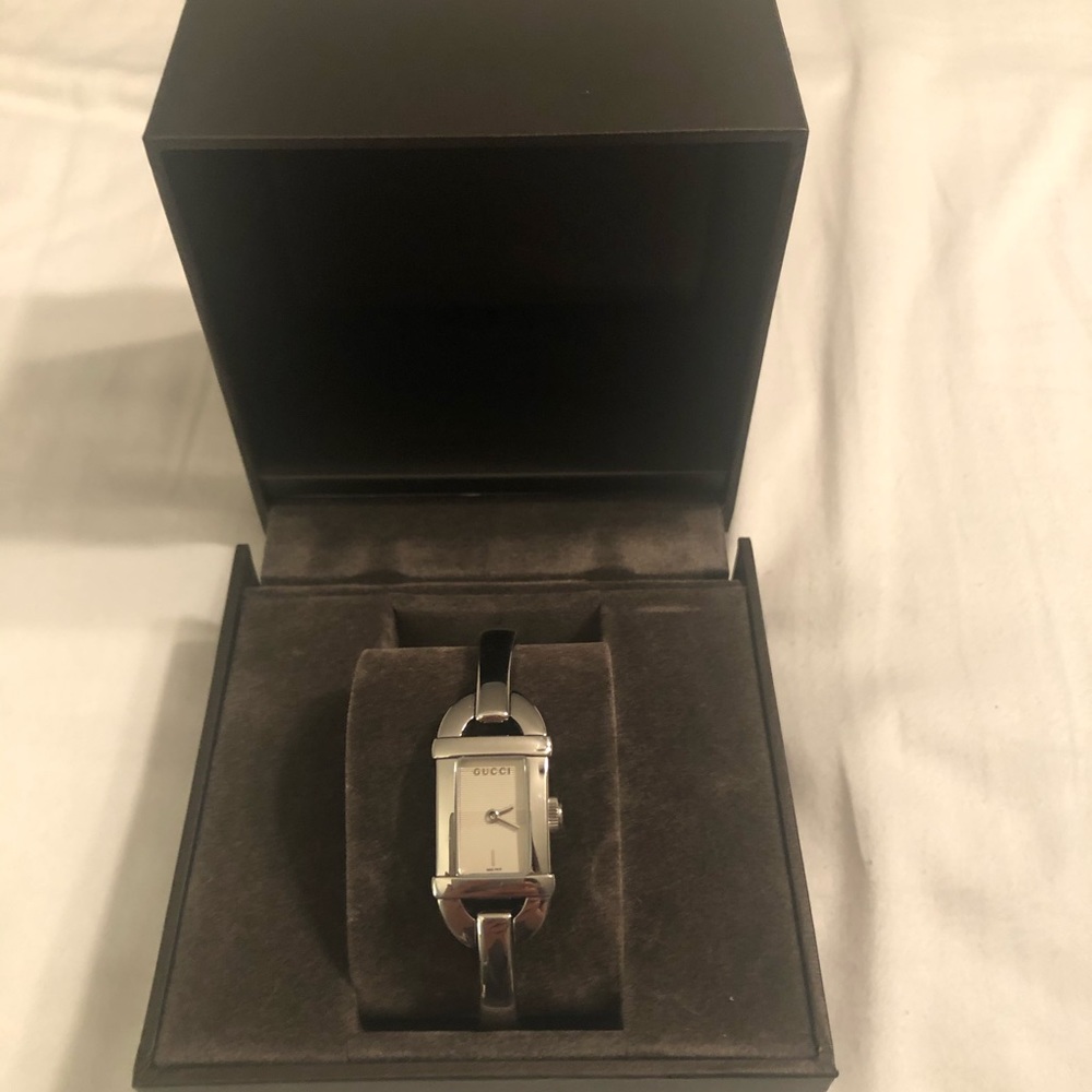 Gucci Horsebit Women’s bangle watch 6800L